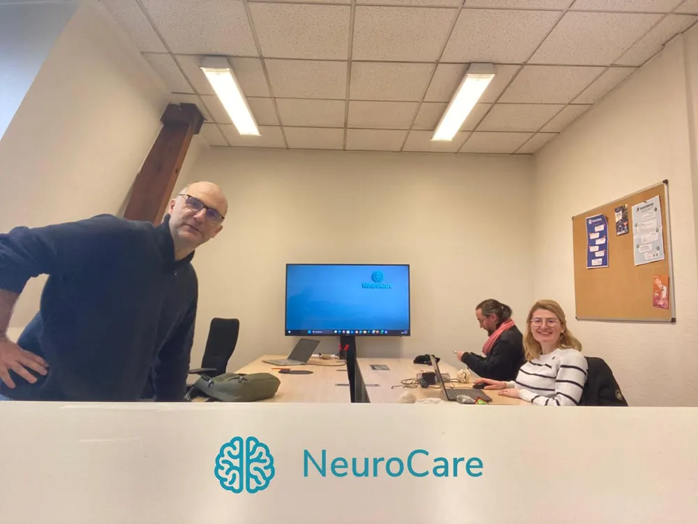 Membres de NeuroCare dans les locaux de La Ruche, à Strasbourg